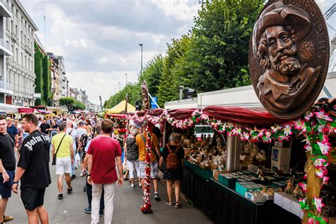 zwarte markt antwerpen|Take a stroll through Antwerps neighbourhood。